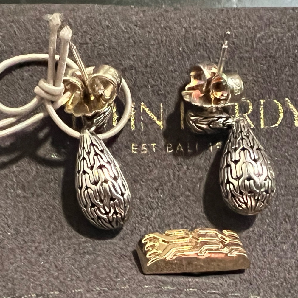 Brand New John Hardy CC Hammered Sil Drop Earrings